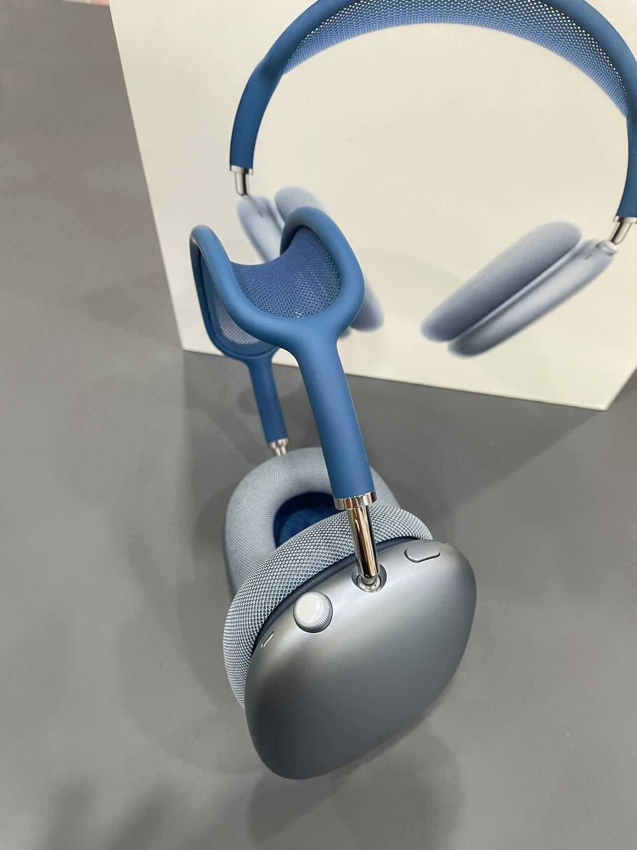 Mag Ultra 12 Headphones